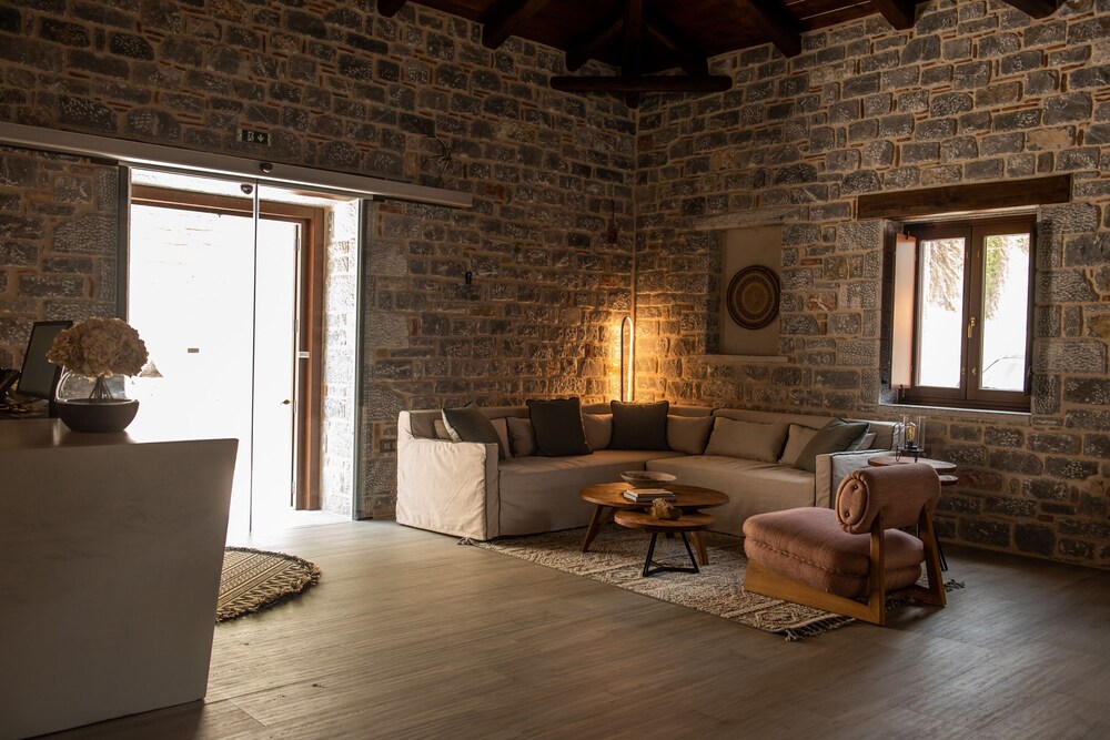 manifest hotel
