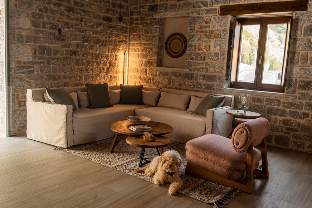 manifest hotel