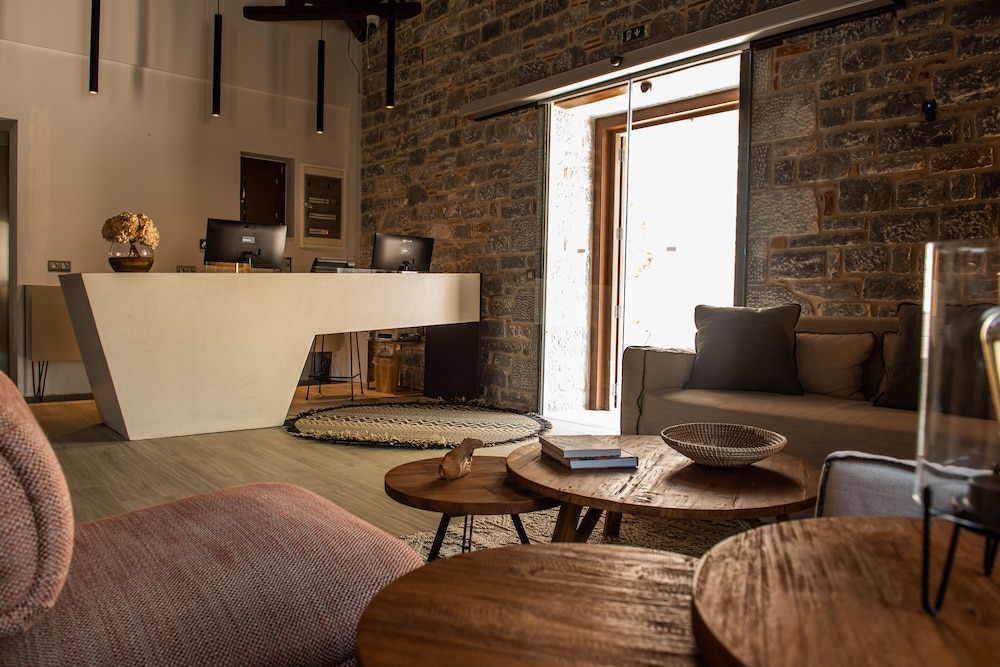 manifest hotel
