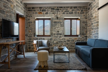 manifest hotel