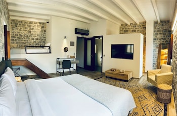 manifest hotel