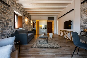 manifest hotel