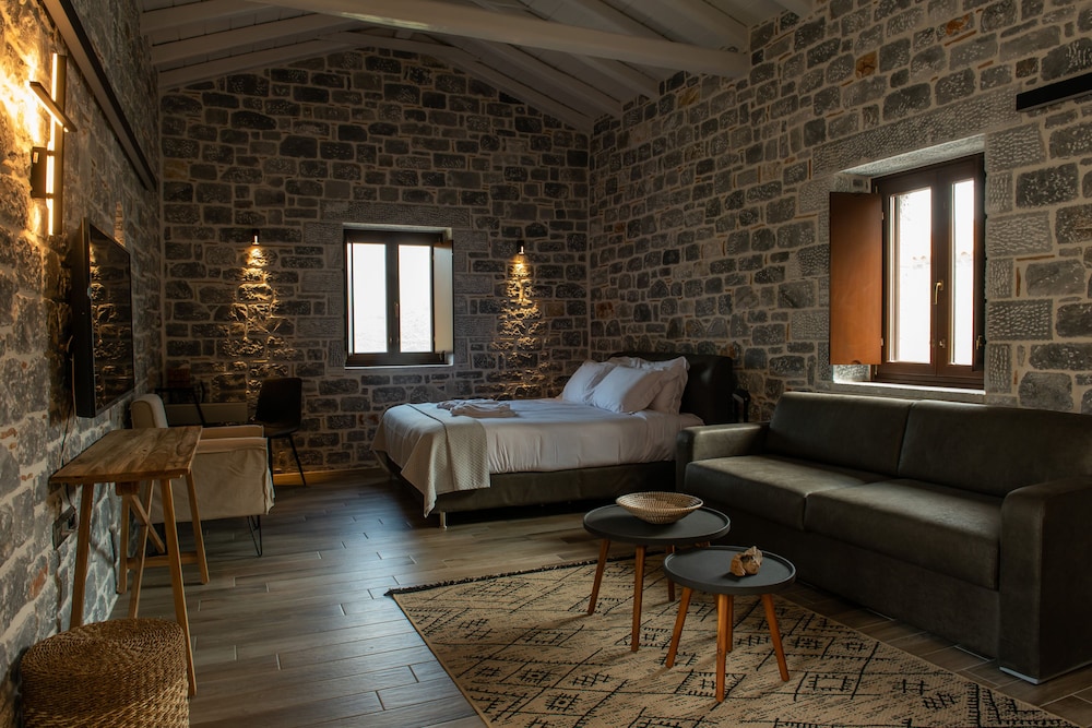 manifest hotel