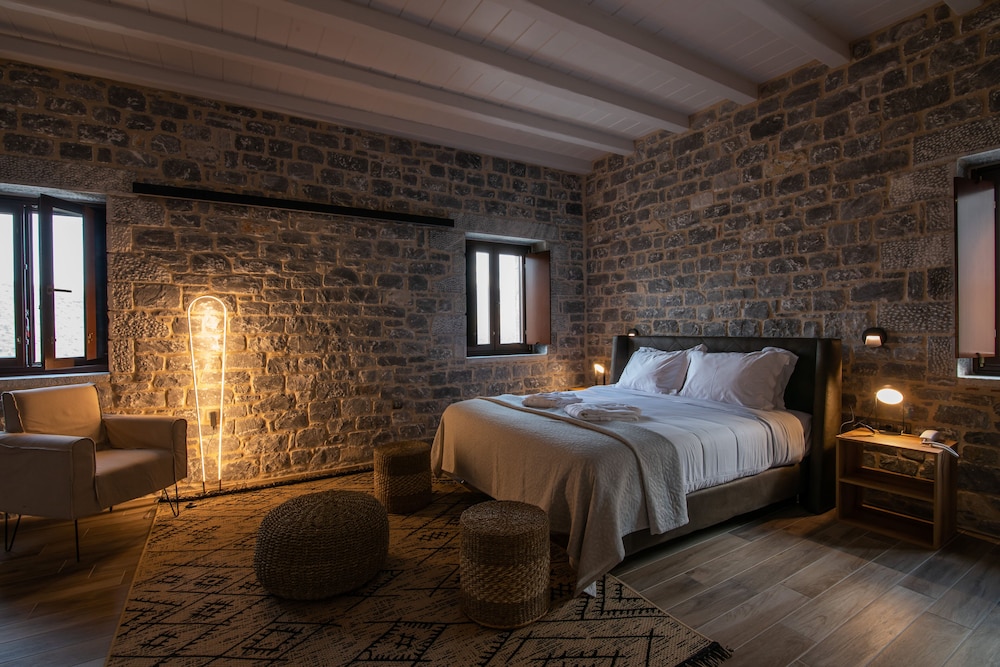 manifest hotel