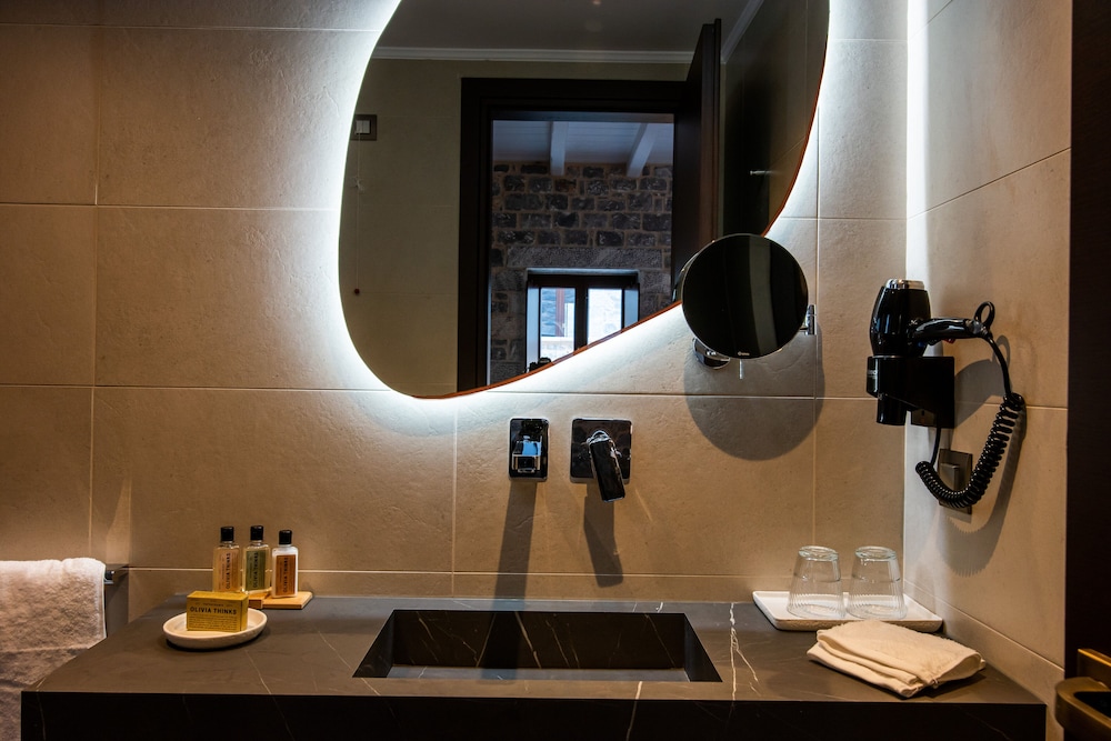 manifest hotel