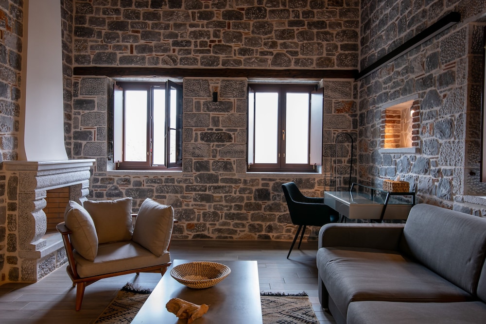 manifest hotel