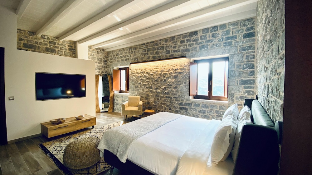 manifest hotel
