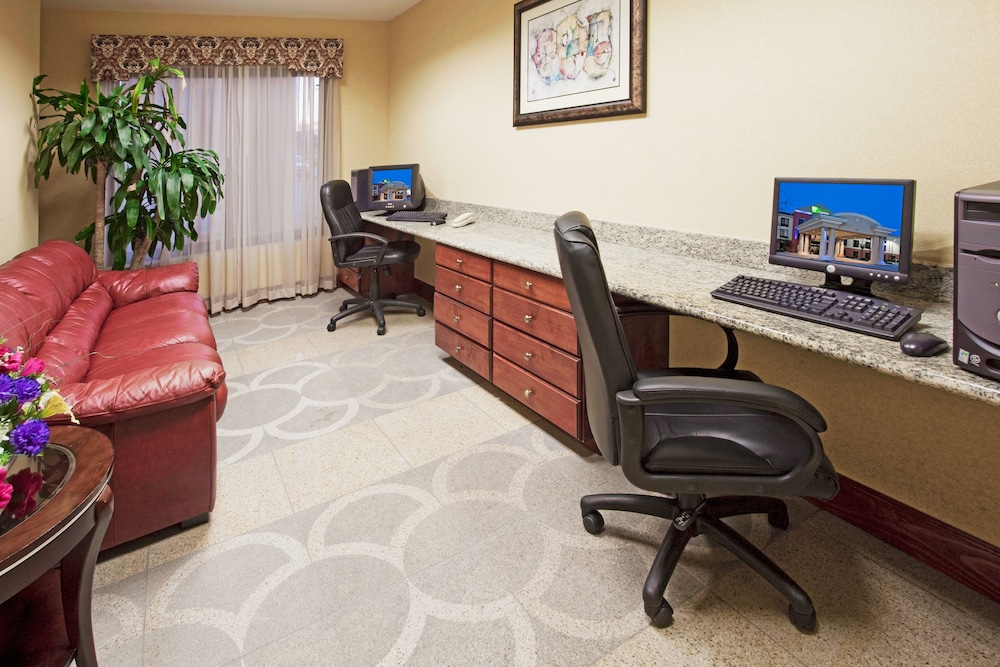 holiday inn express and suites sebring by ihg