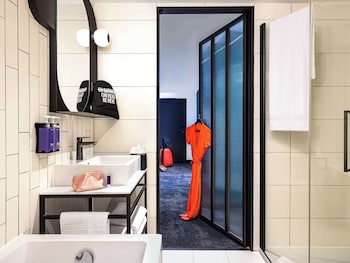 tribe paris la defense esplanade