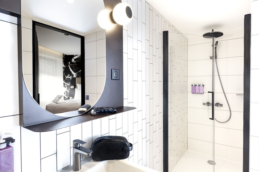 tribe paris la defense esplanade