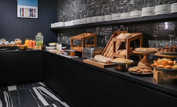 tribe paris la defense esplanade