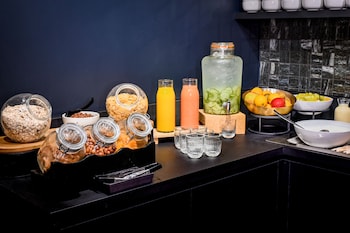 tribe paris la defense esplanade