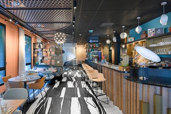 tribe paris la defense esplanade