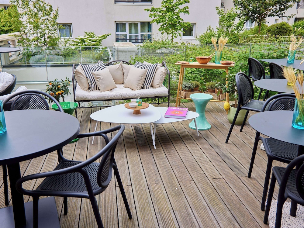 tribe paris la defense esplanade