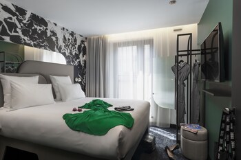 tribe paris la defense esplanade