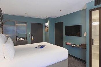 tribe paris la defense esplanade