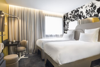 tribe paris la defense esplanade