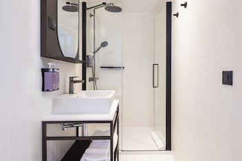 tribe paris la defense esplanade