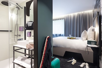 tribe paris la defense esplanade