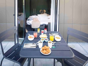 tribe paris la defense esplanade