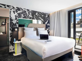 tribe paris la defense esplanade