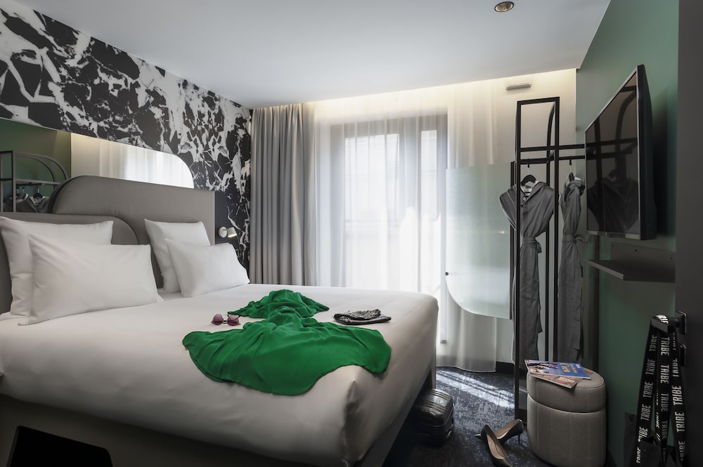 tribe paris la defense esplanade