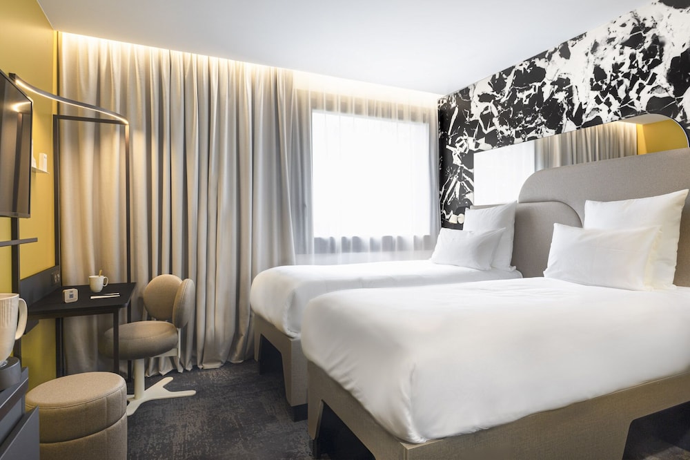 tribe paris la defense esplanade