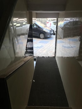 lucky service apartments