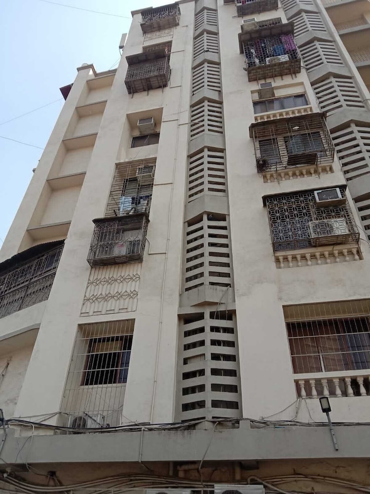 lucky service apartments