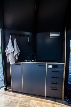 peace and quiet hotel