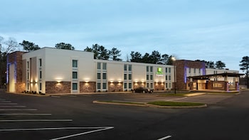 holiday inn express williamsbrg busch gardens area by ihg