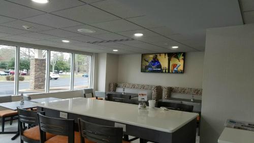 holiday inn express williamsbrg busch gardens area by ihg