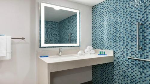 holiday inn express williamsbrg busch gardens area by ihg
