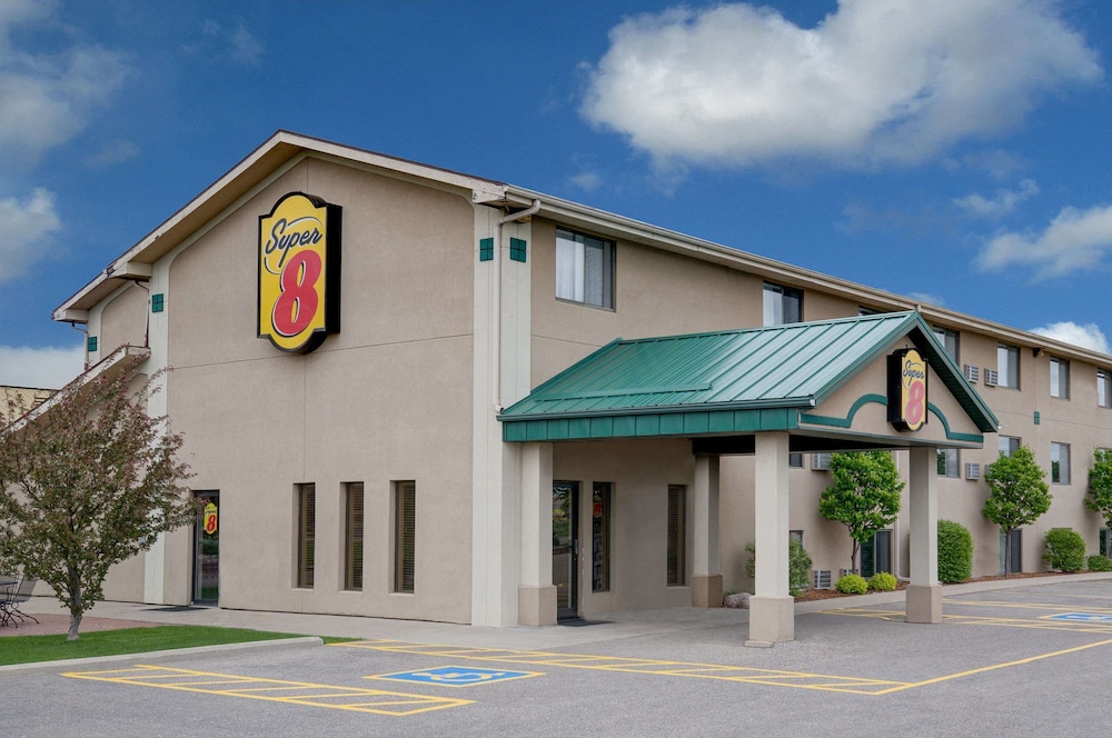 super 8 by wyndham willmar