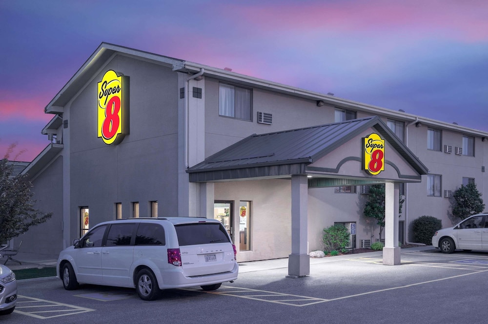 super 8 by wyndham willmar