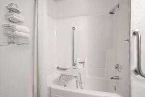 super 8 by wyndham willmar