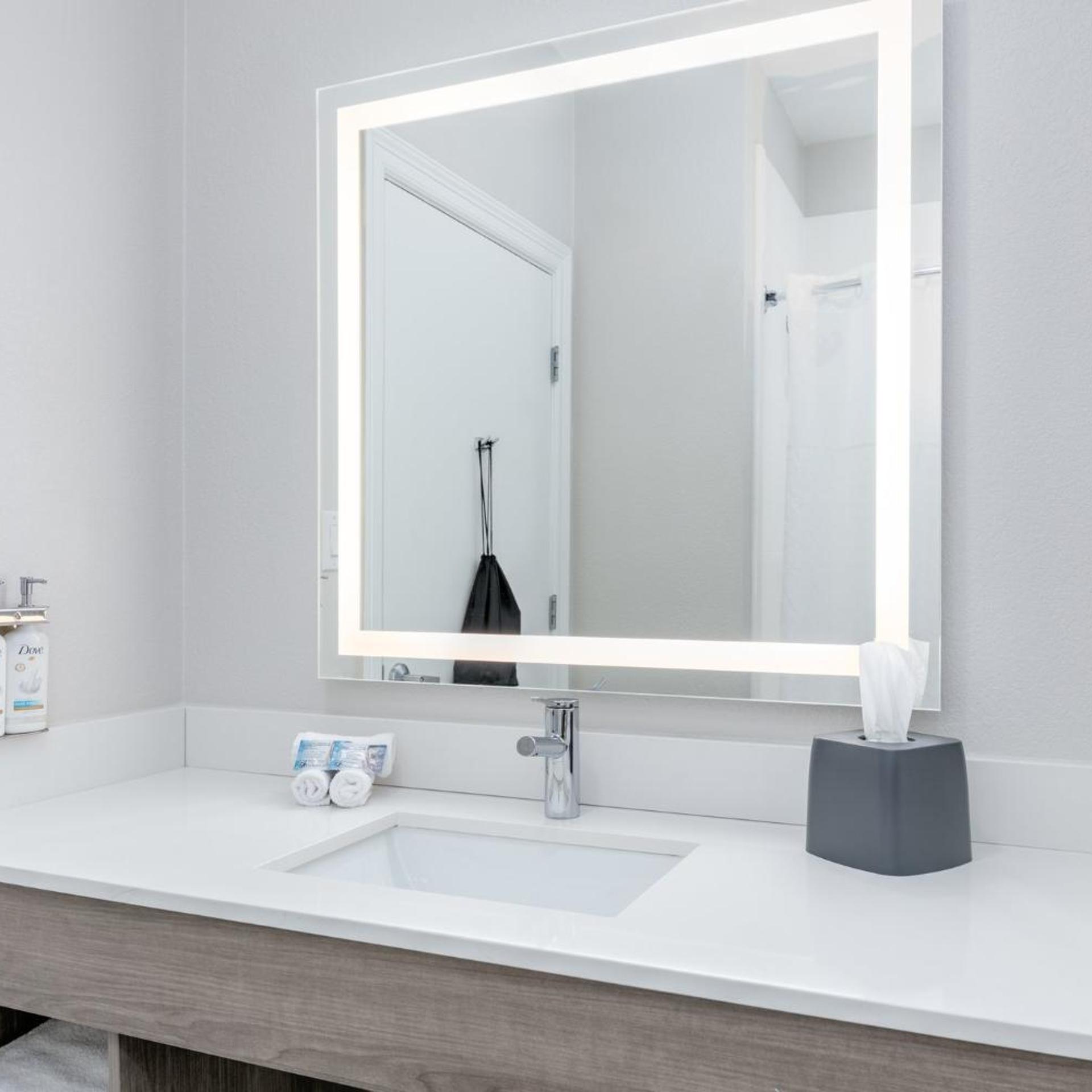 holiday inn express hotel and suites winnie by ihg