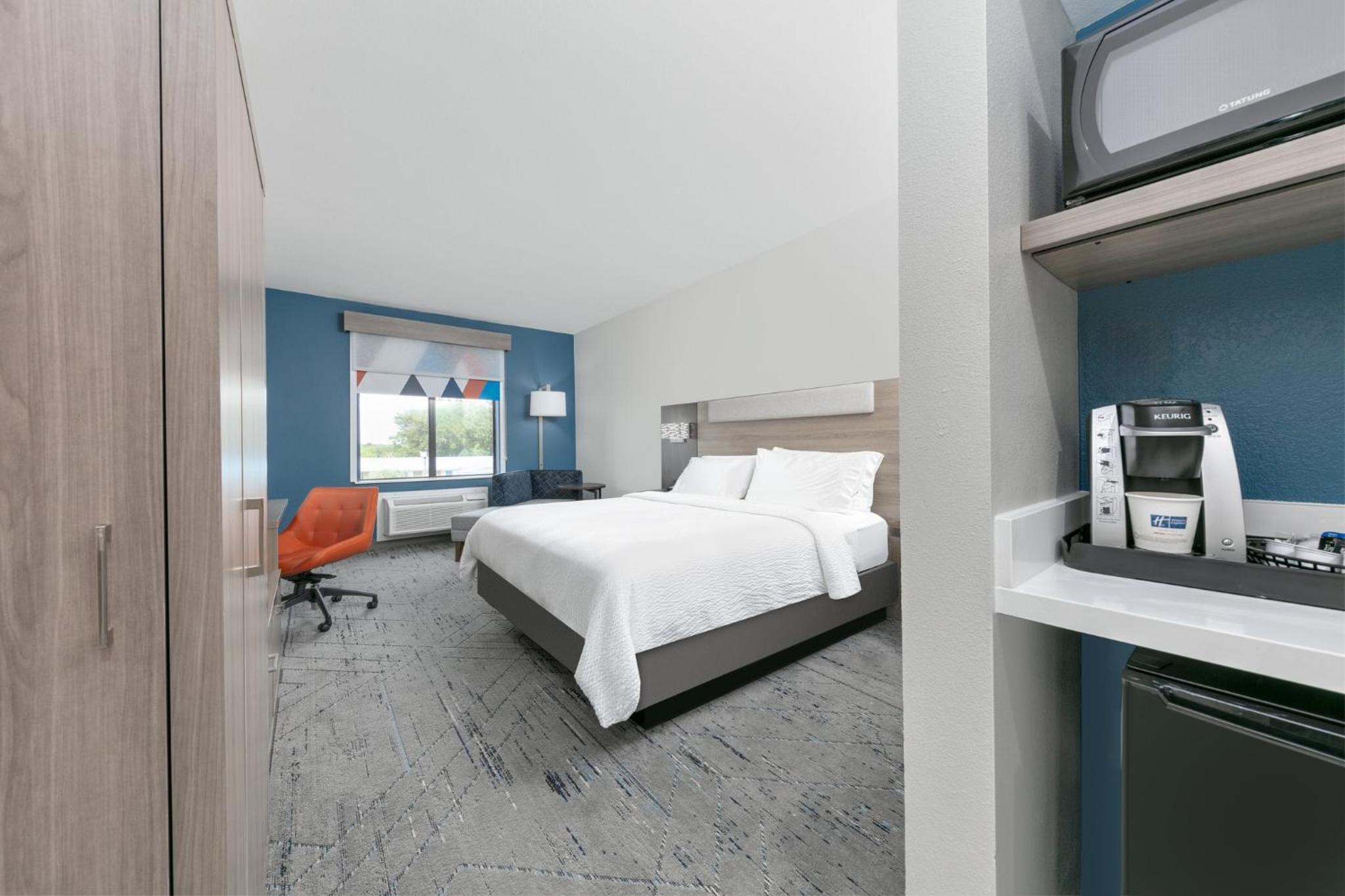 holiday inn express hotel and suites winnie by ihg