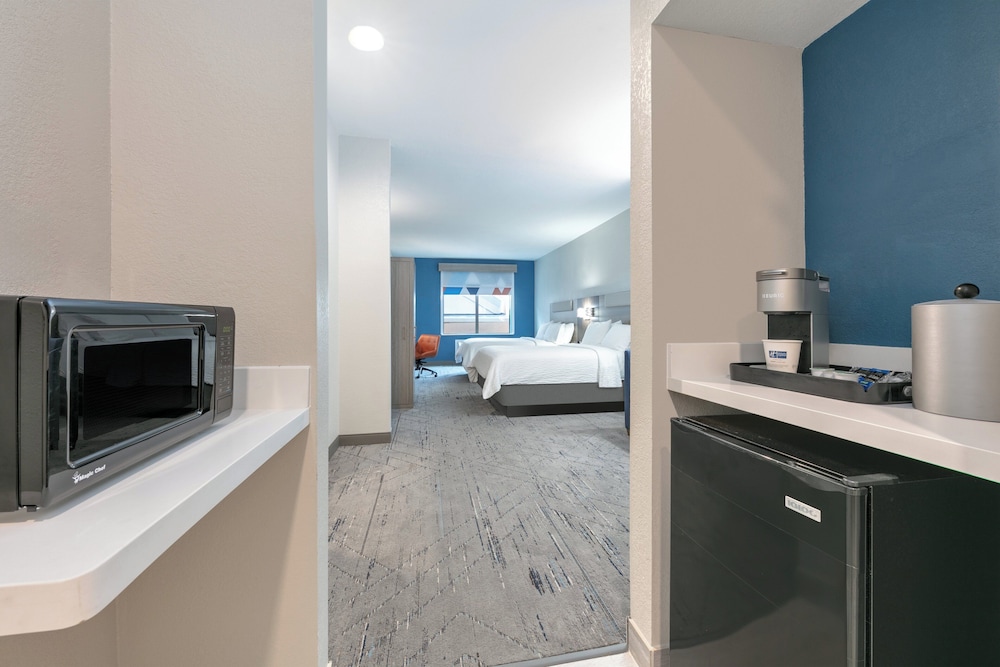 holiday inn express hotel and suites winnie by ihg