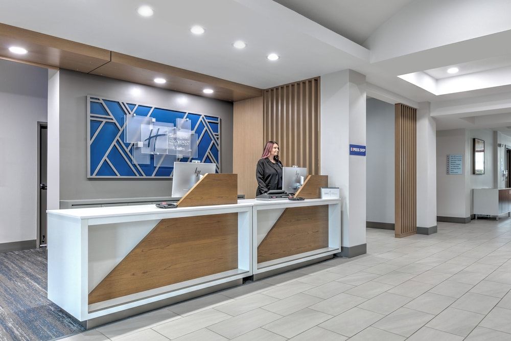 holiday inn express hotel and suites winnie by ihg