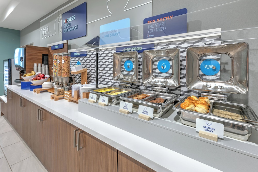 holiday inn express hotel and suites winnie by ihg