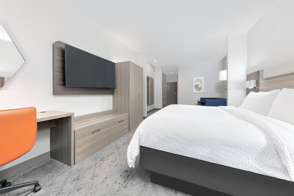 holiday inn express hotel and suites winnie by ihg