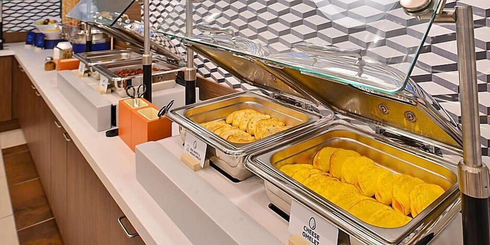 holiday inn express hotel and suites winnie by ihg