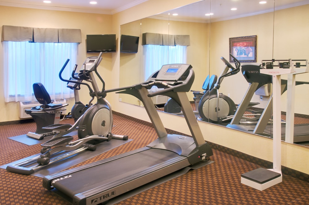 holiday inn express hotel and suites winnie by ihg