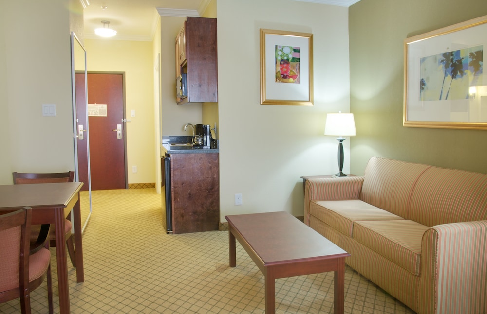 holiday inn express hotel and suites winnie by ihg