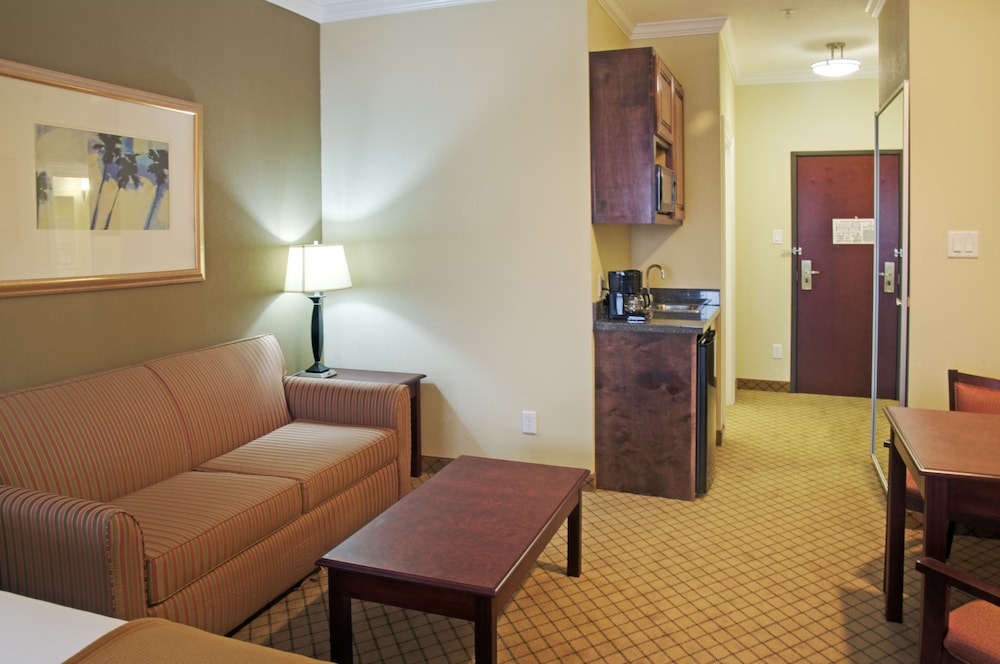 holiday inn express hotel and suites winnie by ihg