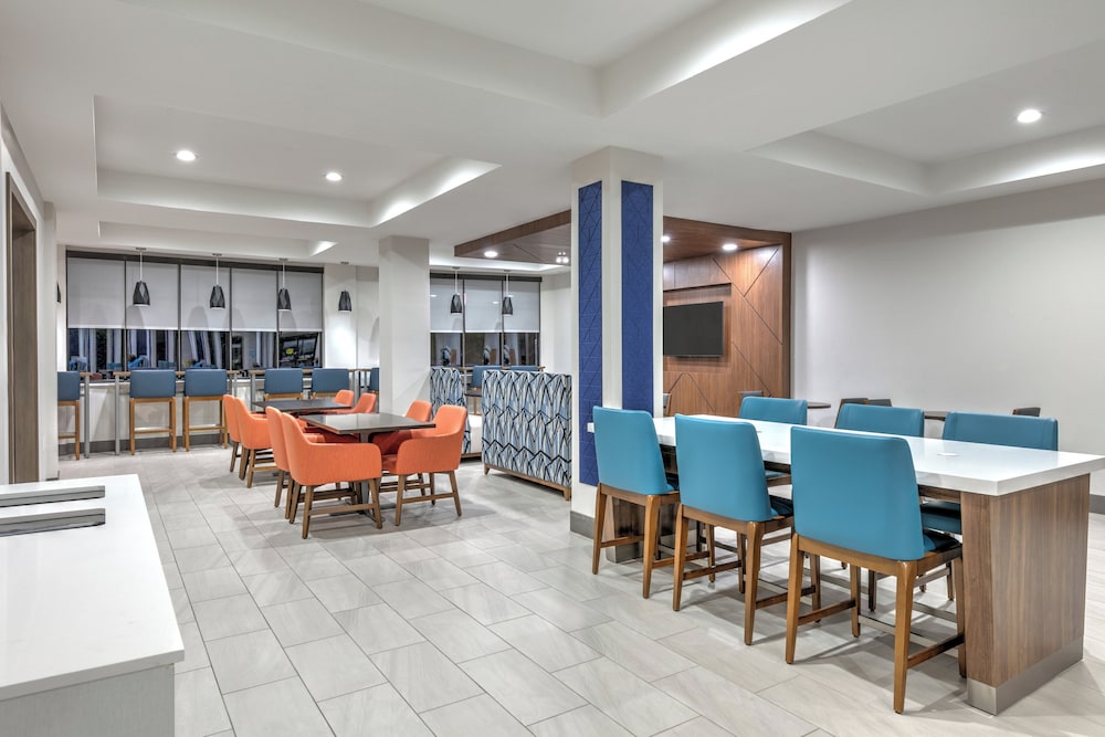 holiday inn express hotel and suites winnie by ihg