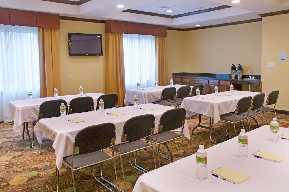 holiday inn express hotel and suites winnie by ihg