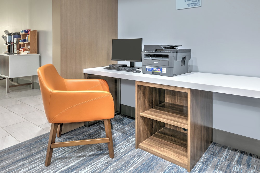 holiday inn express hotel and suites winnie by ihg