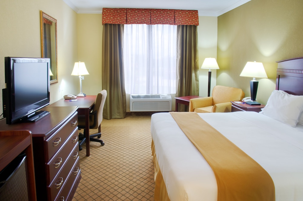 holiday inn express hotel and suites winnie by ihg